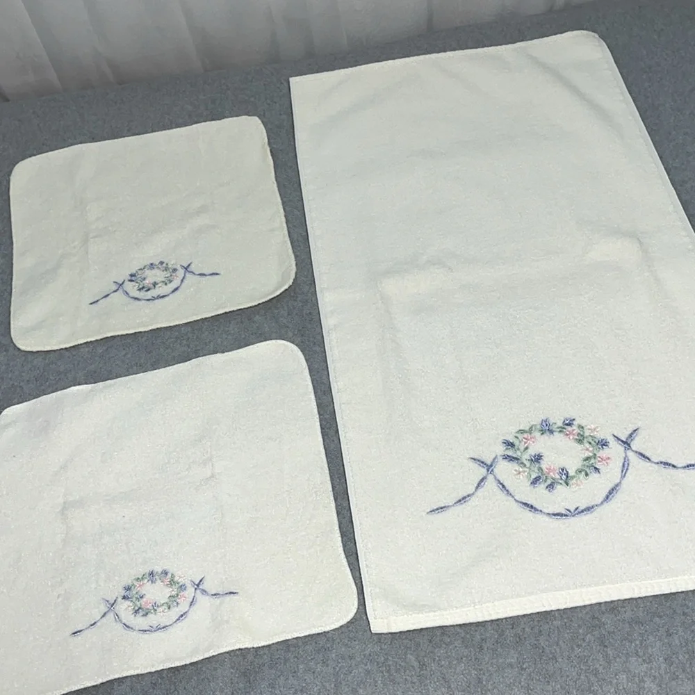 Ivory Floral Bath Towel Set Cottagecore Embroidered - Picture 3 of 8